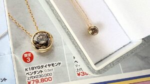 ファンビ寺内でダイヤのネックレス